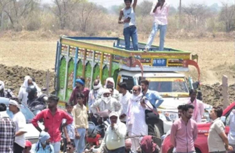 विदिशा में खरीदी केंद्र पर ताला देख भड़के किसान, NH-146 पर 3 KM लंबा जाम