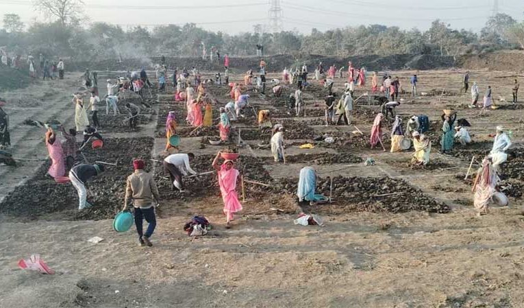 “जल संरक्षण के साथ मिल रहा बंपर रोजगार, मोर गांव, मोर तरिया” अभियान से संवर रहे ग्रामीण क्षेत्र