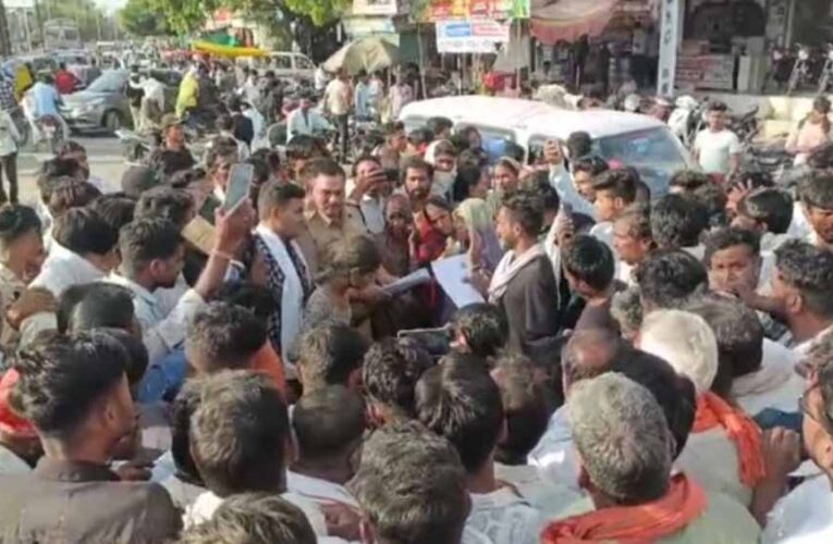 नीमच में शव रखकर ग्रामीणों का प्रदर्शन, 4 घंटे तक सड़क जाम