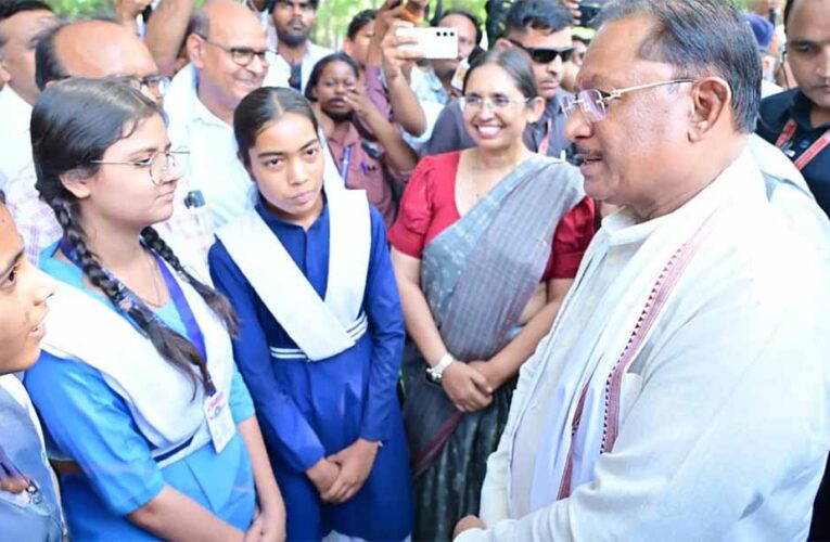 मुख्यमंत्री  विष्णु देव साय ने ‘कामयाबी वेन’ को दिखाई हरी झंडी : दूरस्थ गांवों के विद्यार्थियों तक पहुंचेगी डिजिटल शिक्षा की नई रोशनी