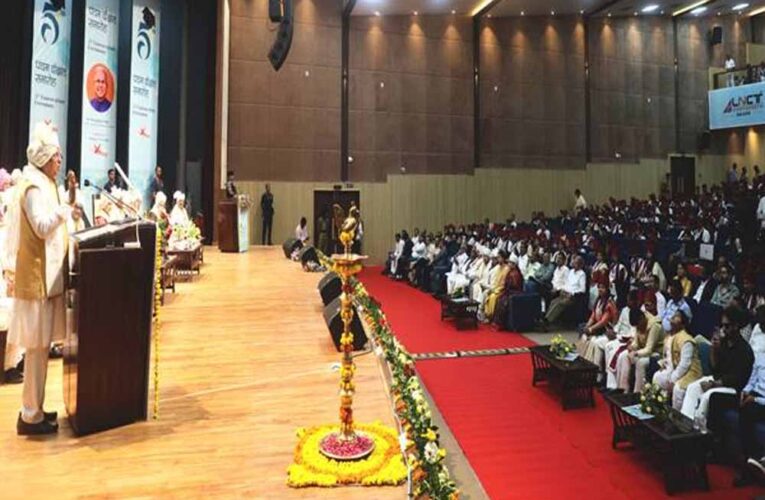 समाज सेवा में ही जीवन की सार्थकता : राज्यपाल  पटेल