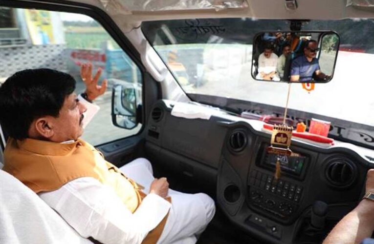 सादगी का संदेश : मुख्यमंत्री डॉ. यादव बस में जनप्रतिनिधियों और अधिकारियों के साथ पहुंचे उज्जैन