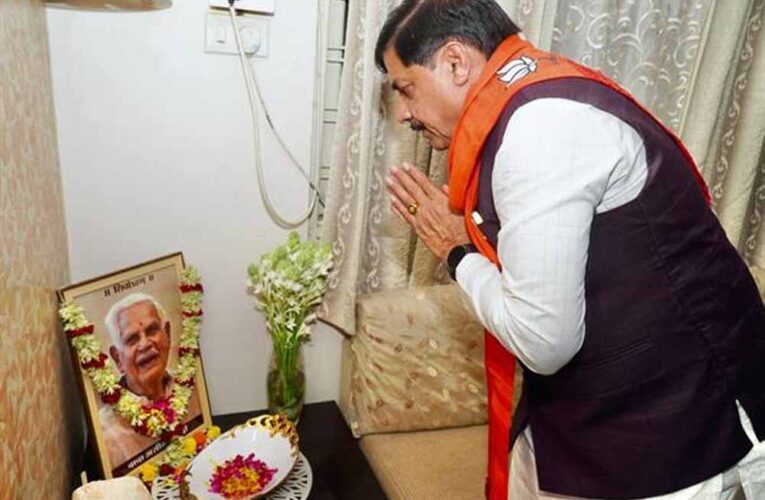 मुख्यमंत्री डॉ. यादव ने स्व. दादा असीम बनर्जी को दी श्रद्धांजलि
