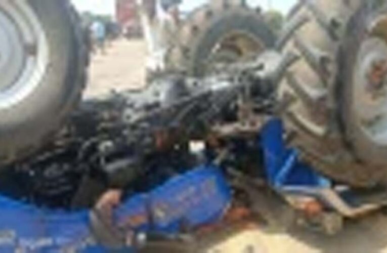 गोसलपुर में नेशनल हाईवे पर बस-ट्रैक्टर की भीषण टक्कर, 39 लोग घायल