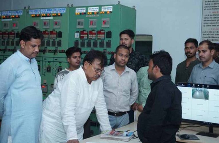ऊर्जा मंत्री  तोमर ने रात में किया सिविल अस्पताल हजीरा, बिरला नगर सहित विद्युत केन्द्रों का औचक निरीक्षण