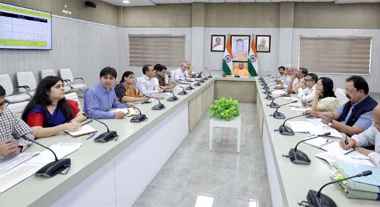 भीषण गर्मी पर सीएम योगी ने दिए सभी विभागों को अलर्ट रहने के निर्देश