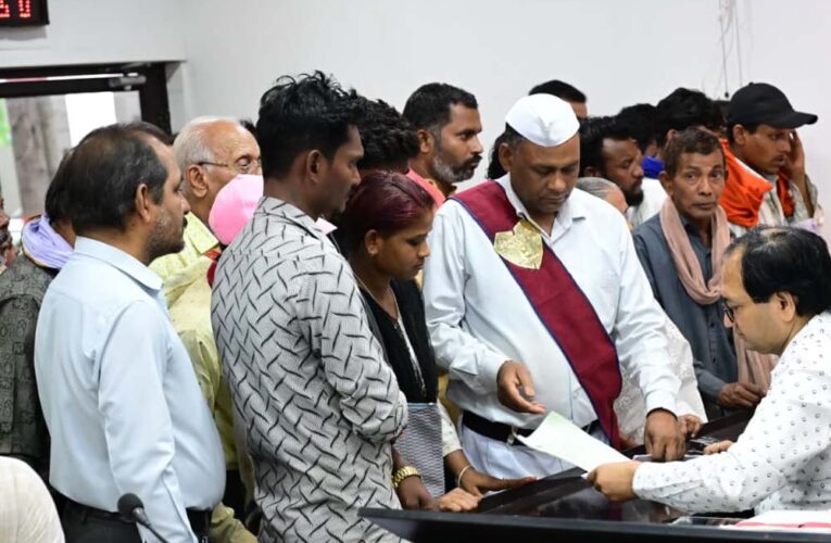 जनदर्शन में 103 आवेदनों पर हुई सुनवाई, कलेक्टर ने शिकायतों के त्वरित निराकरण के दिए निर्देश