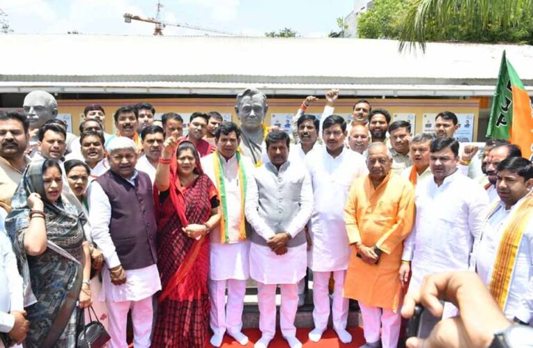 मध्यप्रदेश राज्य पशुधन एवं कुक्कुट विकास निगम के अध्यक्ष  केशव सिंह बघेल ने किया पदभार ग्रहण