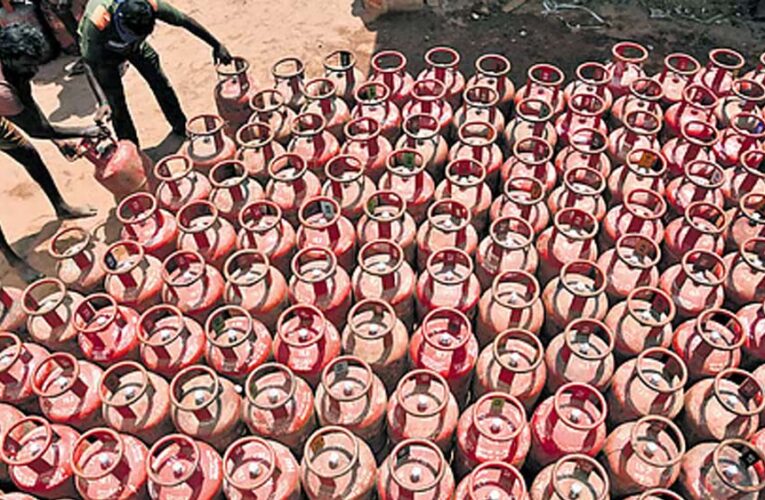 क्या गैस सिलेंडर होगा महंगा? सरकारी सब्सिडी पर पड़ेगा असर, इस रिपोर्ट ने बढ़ाई चिंता