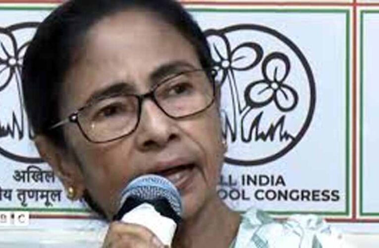 मैं इस्तीफा नहीं दूंगी, न हार मानूंगी” — ममता बनर्जी का बड़ा बयान