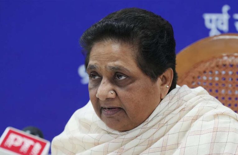 मायावती से मिलने पहुंचे कांग्रेस नेता को नहीं मिली एंट्री, BSP प्रमुख ने गेट से लौटाया