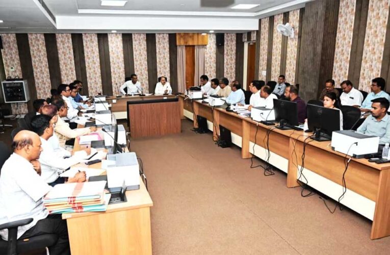 ‘नगरीय निकाय से समन्वय कर शहर के बीच बनने वाली सड़कों में निर्माण के दौरान ही करें नाली, अंडरग्राउंड केबल, पाइपलाइन के लिए प्रावधान’