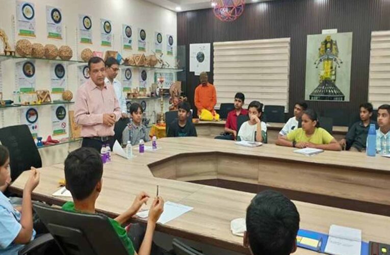 विद्यार्थियों ने समझे एयरोडायनामिक्स के वैज्ञानिक सिद्धांत