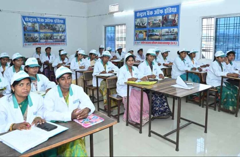 स्वरोजगार की राह पर बढ़ते कदम: मुख्यमंत्री ने RSETI में देखा ग्रामीण सशक्तिकरण का मॉडल