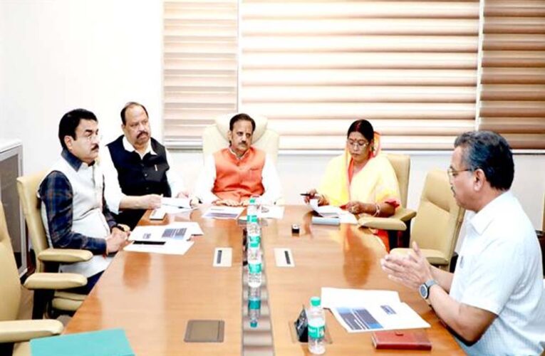 उप मुख्यमंत्री  शुक्ल की अध्यक्षता में मेगा स्वास्थ्य सेवा अधोसंरचना प्रोत्साहन नीति-2026 के प्रारूप पर मंत्रिपरिषद समिति ने किया विमर्श