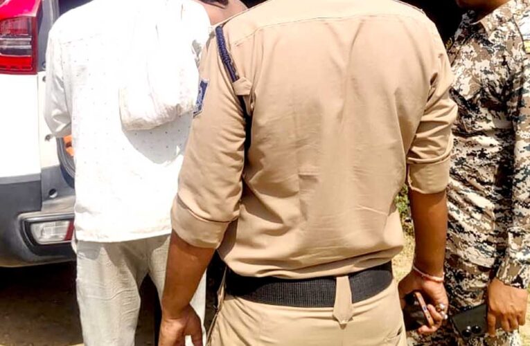 मुरैना के डायल-112 हीरोज कुएँ में गिरकर घायल हुए 45 वर्षीय व्यक्ति को पहुँचाया अस्पताल