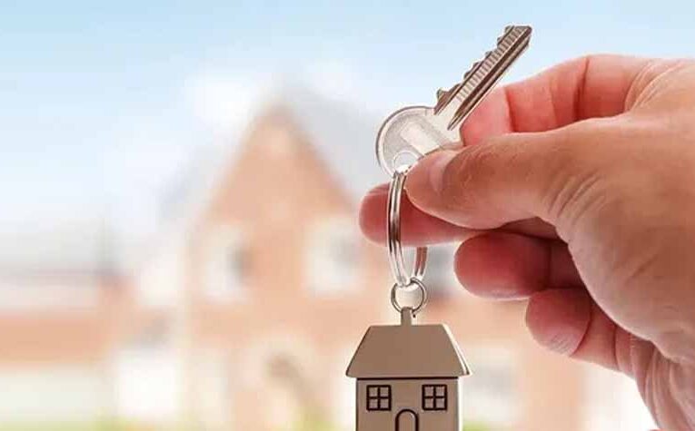 होम लोन ईएमआई बढ़ाने पर उपभोक्ता आयोग सख्त, आधार हाउसिंग फाइनेंस को राहत राशि लौटाने का आदेश