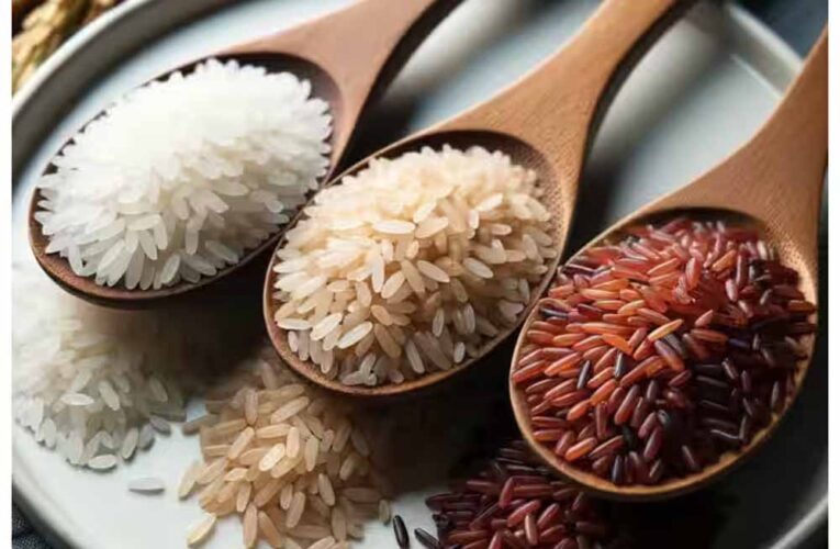 सफेद, ब्राउन या रेड राइस: सेहत के लिए कौन सा चावल सबसे बेहतर?