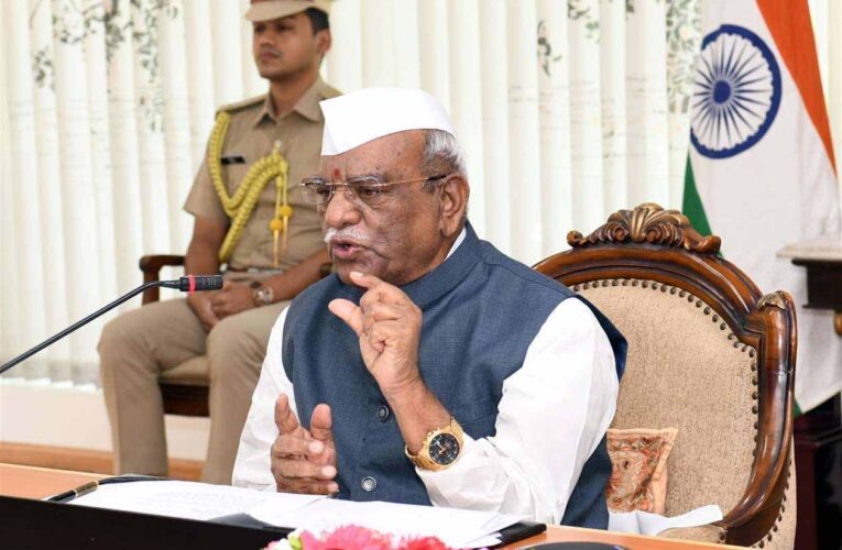 विश्वविद्यालय ज्ञान के प्रकाश पुंज, उत्कृष्टता के लिए करें कार्य: राज्यपाल