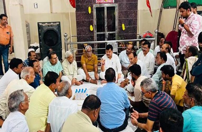 माता मंदिर में रात्रि विश्राम के दौरान ऊर्जा मंत्री तोमर ने लगाई जन चौपाल