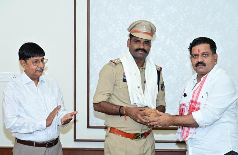 रायपुर : शौर्य चक्र से सम्मानित वीर जवानों से मिले उप मुख्यमंत्री विजय शर्मा