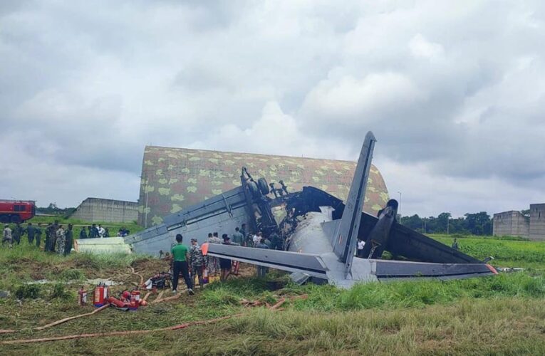 जोरहाट एयरबेस पर IAF विमान हादसे का शिकार, लैंडिंग के बाद विमान में लगी भीषण आग