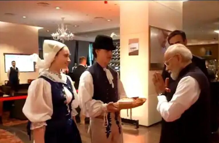 रोटी-नमक और ‘वंदे मातरम्’ से हुआ PM मोदी का भव्य स्वागत, स्लोवाकिया दौरे से खुलेंगे रिश्तों के नए अध्याय