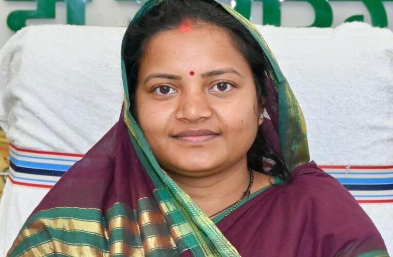 सुपोषण वृक्ष–मुनगा’ बनेगा जनआंदोलन, मंत्री लक्ष्मी राजवाड़े ने जनप्रतिनिधियों से किया पौधरोपण का आह्वान