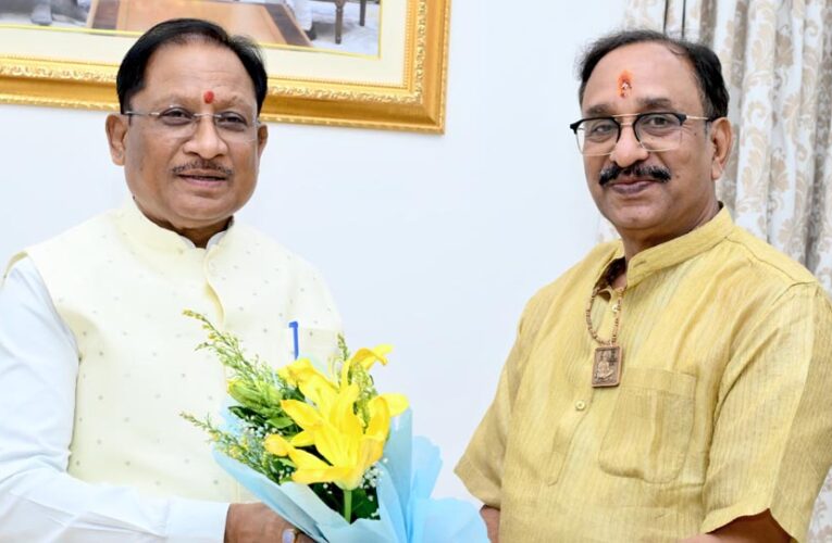 मुख्यमंत्री से छत्तीसगढ़ योग आयोग के नवनियुक्त अध्यक्ष संजय अग्रवाल ने की सौजन्य मुलाकात