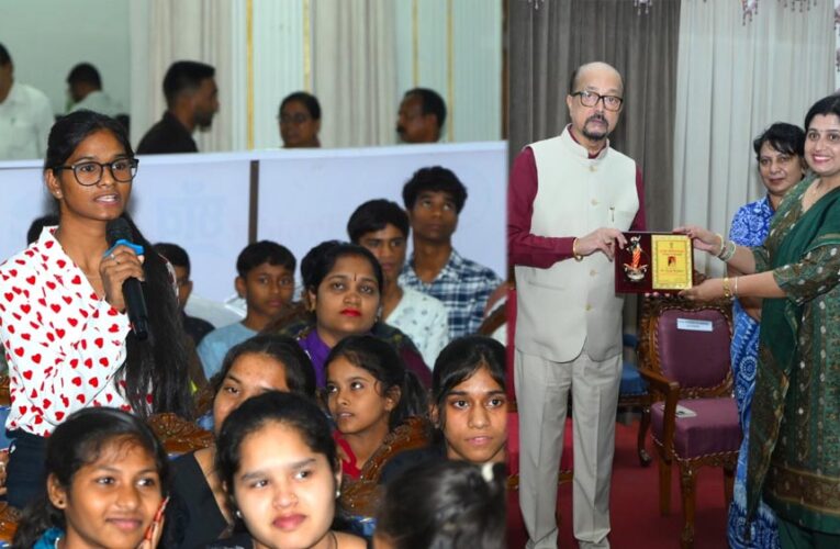 जीवन में ऐसा कार्य करें जिसमें केवल पाना नहीं, समाज को कुछ देना हो- राज्यपाल रमेन डेका