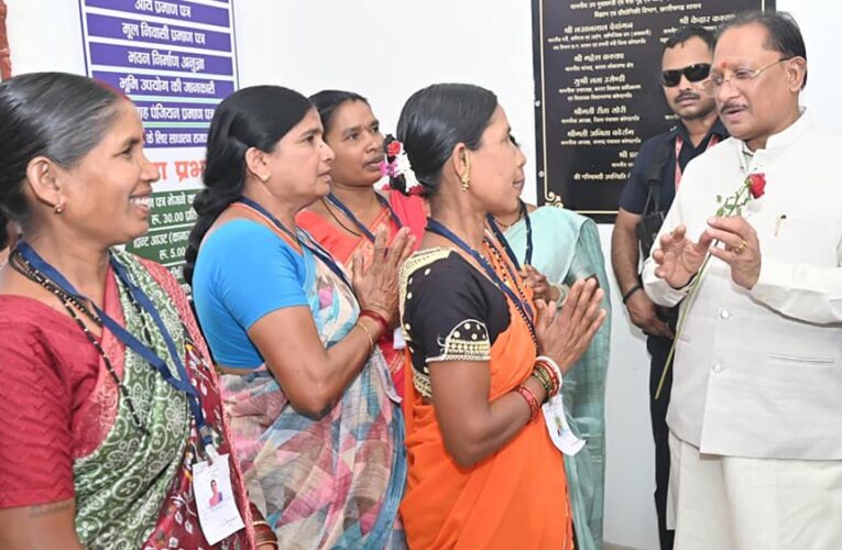 गाँव के द्वार पहुँची डिजिटल सरकार : बड़ेकनेरा का ‘सेवा सेतु’ मॉडल बना ग्रामीण सुशासन की नई मिसाल – मुख्यमंत्री विष्णुदेव साय