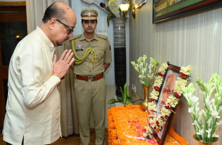 डॉ श्यामा प्रसाद मुखर्जी की पुण्यतिथि पर राज्यपाल ने दी श्रद्धांजलि