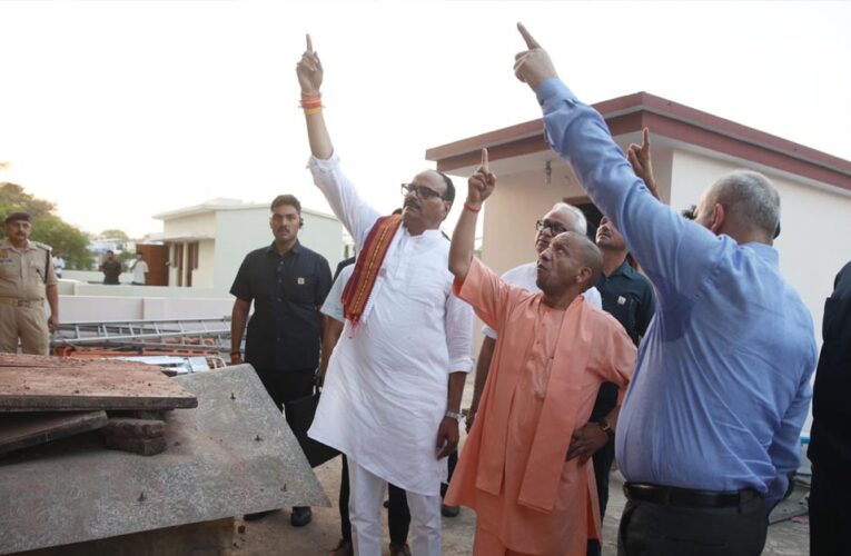 अलीगढ़ से सीधे घटनास्थल और अस्पताल पहुंचे सीएम योगी, हाईलेवल मीटिंग के बाद ताबड़तोड़ एक्शन