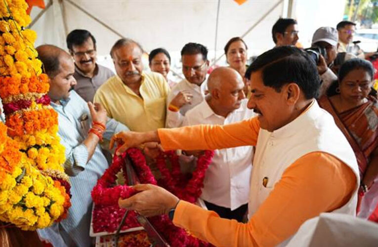 मुख्यमंत्री डॉ. यादव ने डॉ. श्यामा प्रसाद मुखर्जी के बलिदान दिवस पर उनकी प्रतिमा पर पुष्पांजलि अर्पित कर श्रद्धांजलि दी