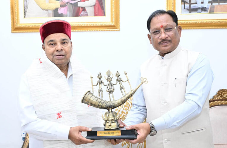 मुख्यमंत्री विष्णुदेव साय से कर्नाटक के राज्यपाल श्री थावरचंद गहलोत ने की सौजन्य भेंट