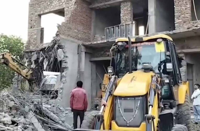चित्तौड़गढ़ दुर्ग में अवैध होटल पर प्रशासन की बड़ी कार्रवाई, तड़के चला बुलडोजर
