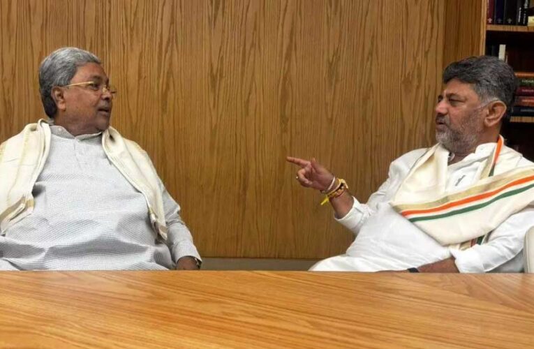 कर्नाटक में सियासी कलह रोकने की कवायद, डीके और सिद्धारमैया को साधने में जुटी दिल्ली