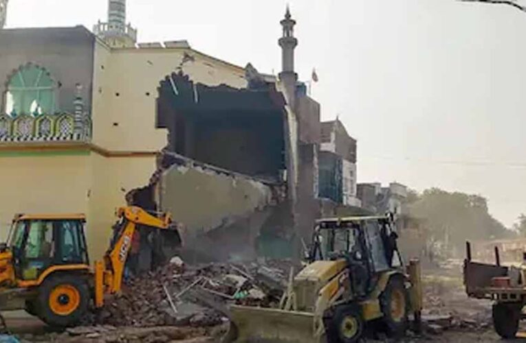 200 साल पुरानी मस्जिद पर चला बुलडोजर, हाईकोर्ट के फैसले के बाद बड़ी कार्रवाई