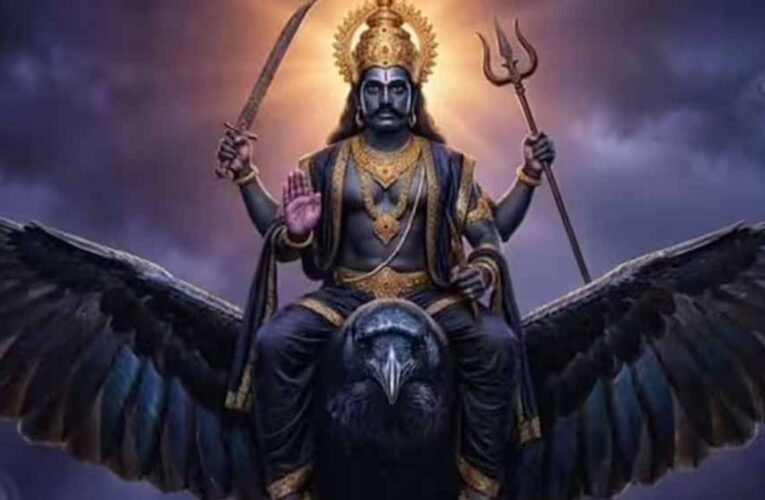 27 जुलाई को शनि होंगे वक्री, शश महापुरुष राजयोग से 4 राशियों को बड़ा लाभ