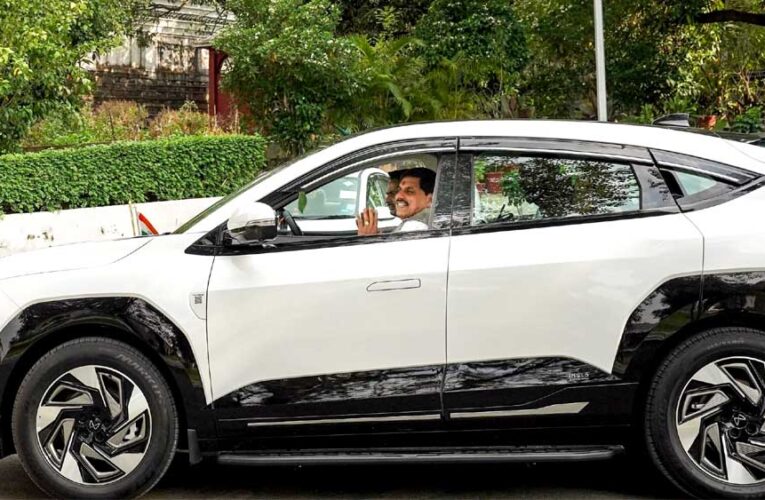 इलेक्ट्रिक कार में सफर करेंगे CM मोहन यादव, गाड़ी नंबर में छिपा खास संदेश बना चर्चा का विषय