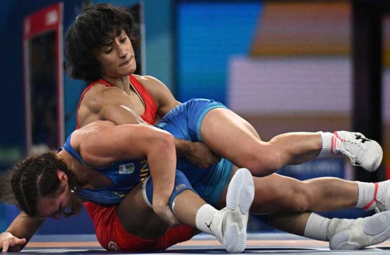 विनेश फोगाट मामले में सुप्रीम कोर्ट की दोटूक, एशियन गेम्स ट्रायल्स विवाद पर WFI को झटका