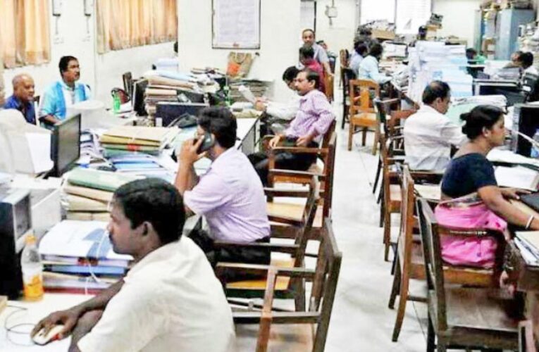 38 हजार कर्मचारियों के सर्विस रिकॉर्ड की होगी जांच, ज्यादा वेतन लेने वालों पर गिरेगी गाज