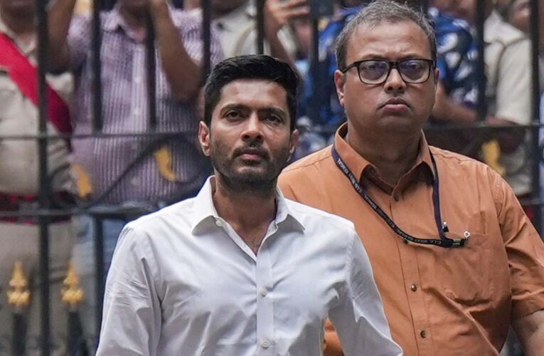 ममता बनर्जी और अभिषेक बनर्जी: टीएमसी की सत्ता में परिवार बनाम संगठन की जंग तेज