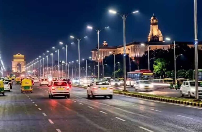 दिल्ली की सड़कों पर लगेंगी संगीतमय स्मार्ट स्ट्रीट लाइट्स, सरकार ने EMI मॉडल को दी मंजूरी