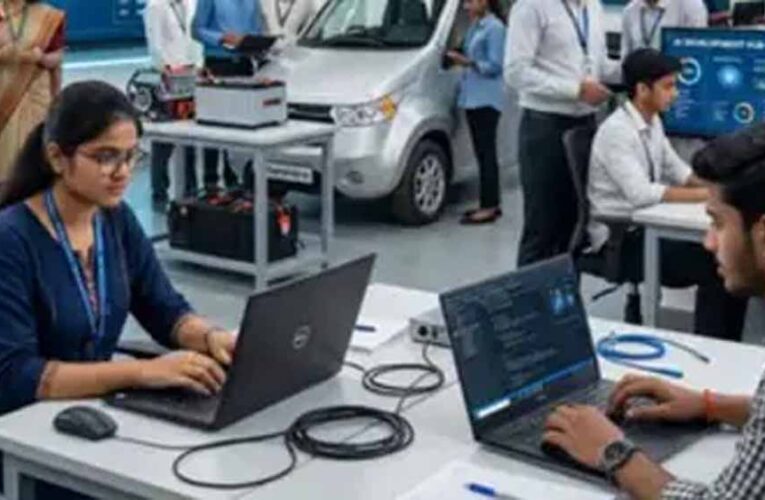 यूपी के 1.5 लाख युवाओं को मिलेगी मुफ्त प्रोफेशनल AI ट्रेनिंग
