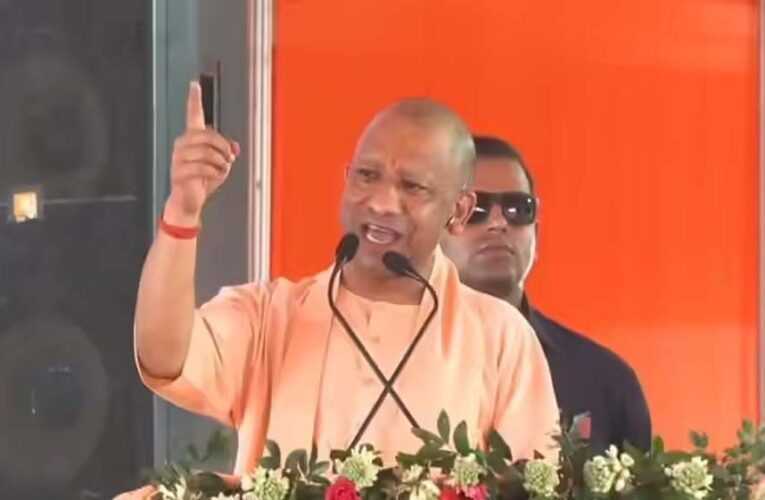 देवरिया में सीएम योगी का कड़ा संदेश, आस्था से खिलवाड़ पर चेतावनी