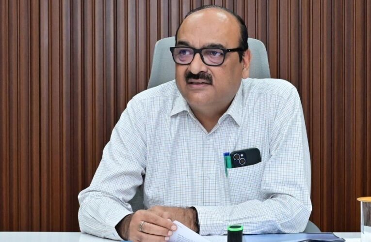 मुख्य सचिव ने विभागीय योजनाओं की प्रगति की समीक्षा की