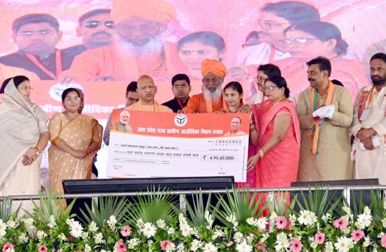 मुख्यमंत्री के हाथों मिला विकास योजनाओं का लाभ
