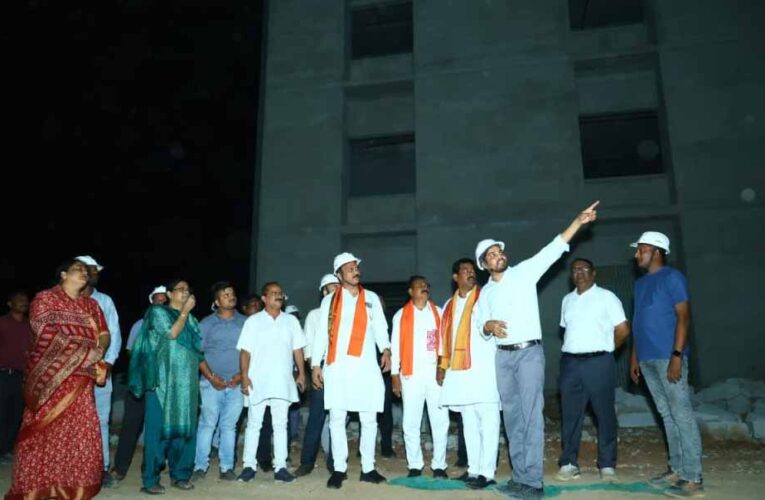 निर्माणाधीन मेडिकल कॉलेज पहुंचे स्वास्थ्य मंत्री जायसवाल, गुणवत्ता और तय समय में काम पूरा करने के दिए निर्देश