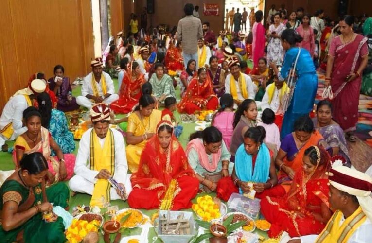 मुख्यमंत्री कन्या विवाह योजना के तहत जगदलपुर में 17 जोड़ों ने थामा एक-दूजे का हाथ